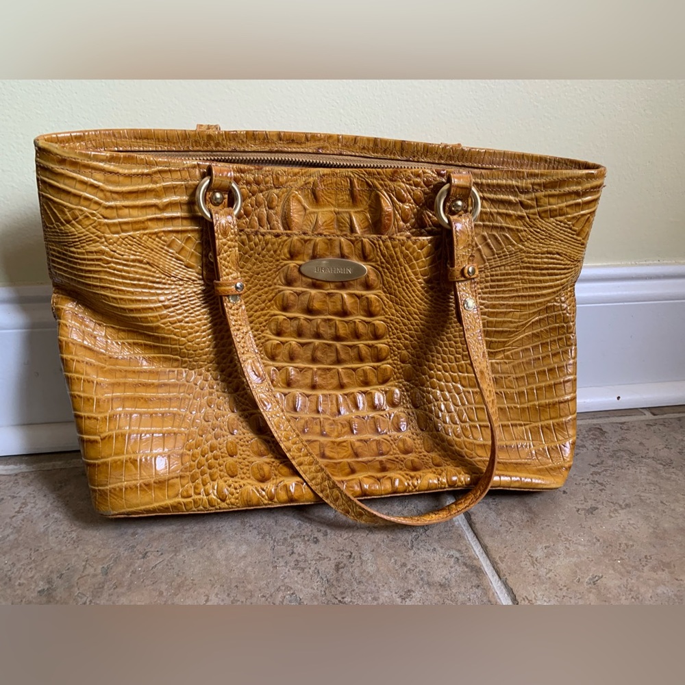BRAHMIN tote purse.